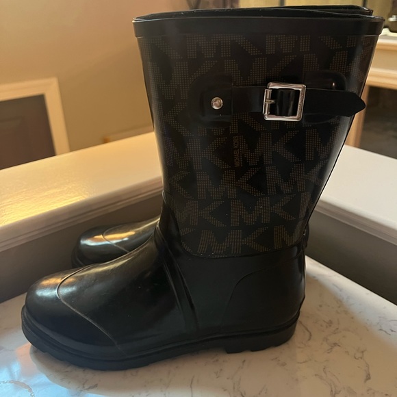 Michael Kors size 10 rain boots - Picture 2 of 4